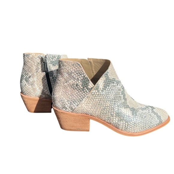 Vince Camuto Leather Snake Skin “Arendara”Ankle Bootie Sz 8 - Picture 1 of 9